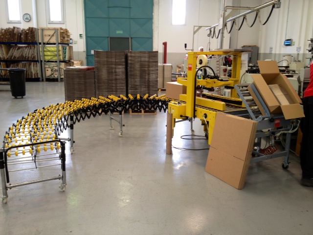 Linea Packin.JPG Linea di nastratura con ribaltatore - Industria cartotecnica - Forchia (BN)